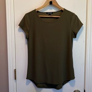 Olive green short sleeve tee. Great condition!